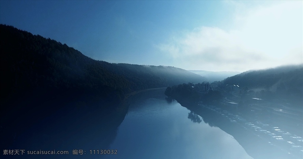 雾景 阳光 日出 天空 白云 高山 云雾 森林 房屋 湖水 自然景观 多媒体 实拍视频 自然风光 mov
