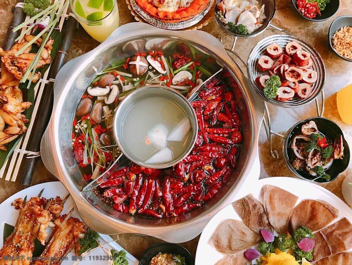 火锅食材 火锅 火锅料理 海底捞 海底捞食材 红油火锅 重庆火锅 肥肠 大肠 香菜 海带 肥牛卷 肥羊卷 丸子 贡丸 鸭血 虾 虾滑 黄喉 海鲜菇 鱼丸 麻辣烫 麻辣香锅 牛肉丸 鸳鸯锅 火锅调料 粉条 宽粉 牛肚 肚片 撸串 桂皮 蟹棒 山药片 土豆片 鱼豆腐 玉米 红油 肉丸 金针菇 涮肉片 餐饮各种食物