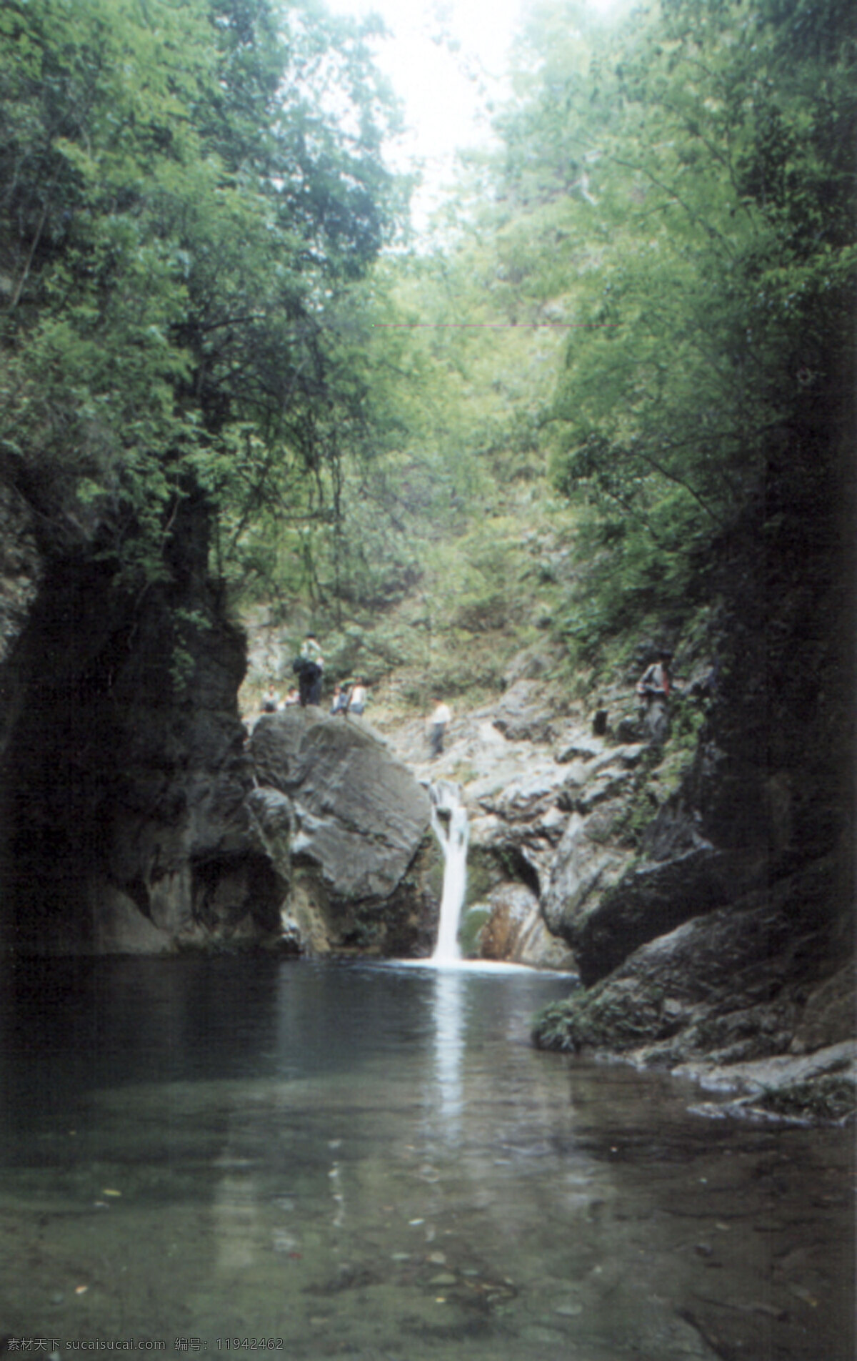 瀑布 深 潭 山水风景 树木 岩石 深潭 家居装饰素材 山水风景画