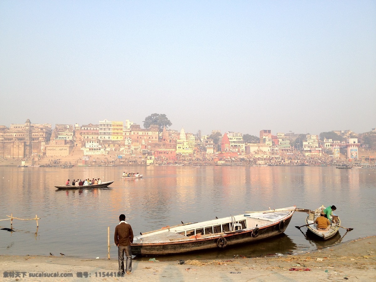恒河早晨 india 印度 gangesriver 恒河 沐浴 休闲 旅游 早晨 印度人 沙滩 恒河沙 小船 国外旅游 旅游摄影