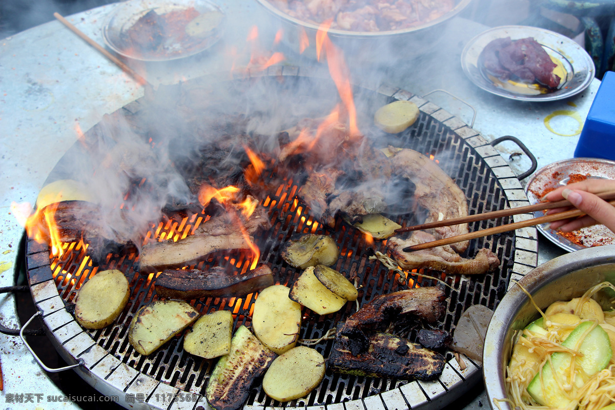 大凉山 火盆烧烤 凉山美食 烧烤 彝族美食 旅游摄影 人文景观