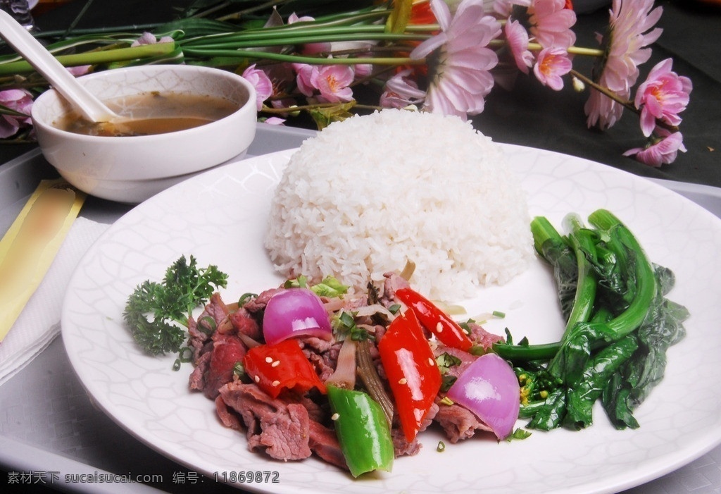 芥兰 炒 牛肉 饭 套餐 中西餐 美食 时蔬 牛柳 青椒 红椒 餐饭美食 米饭 蔬菜 碧绿时蔬 套餐饭类 广东风味 粤式口味 传统美食 餐饮美食