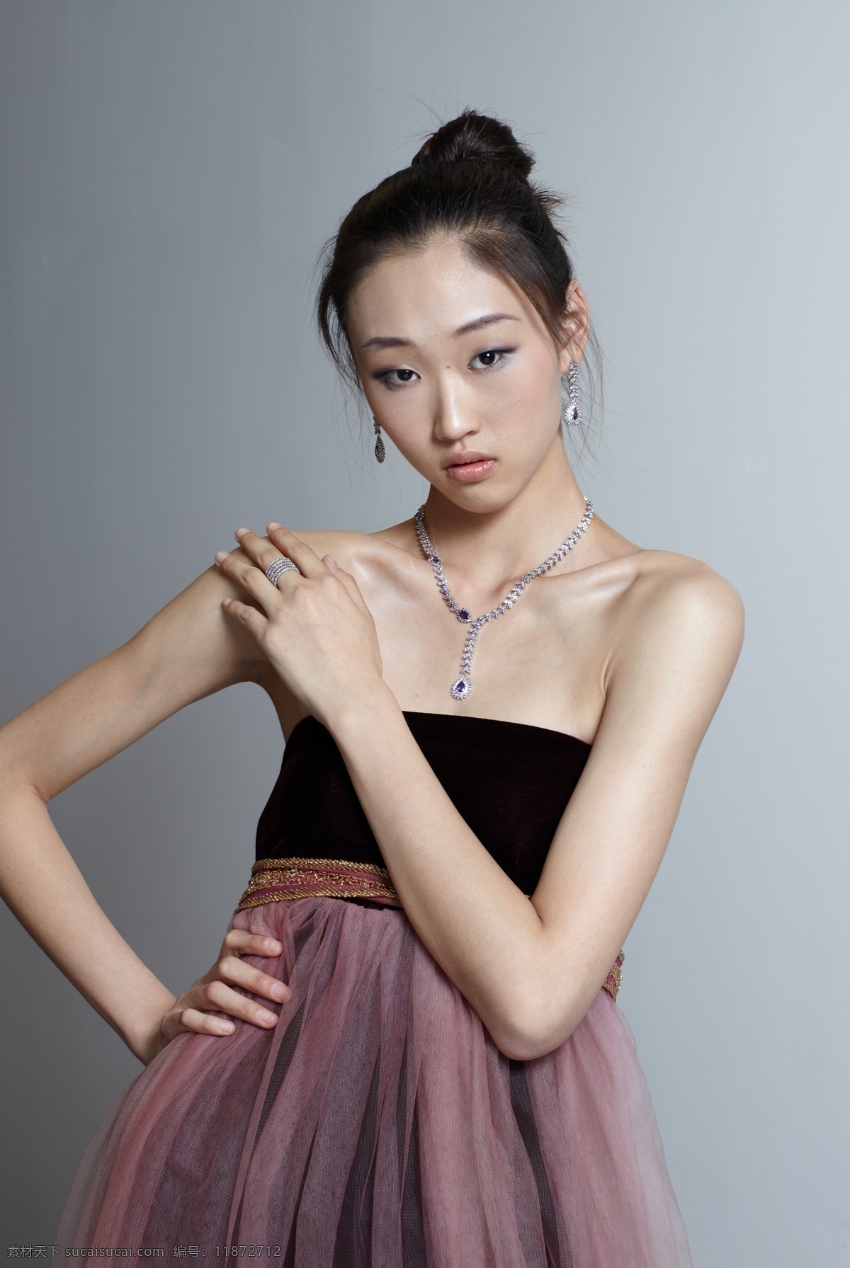美女模特 中国美女模特 平面模特 服装模特 白背景模特 珠宝首饰模特 饰品模特 人物摄影 人物图库