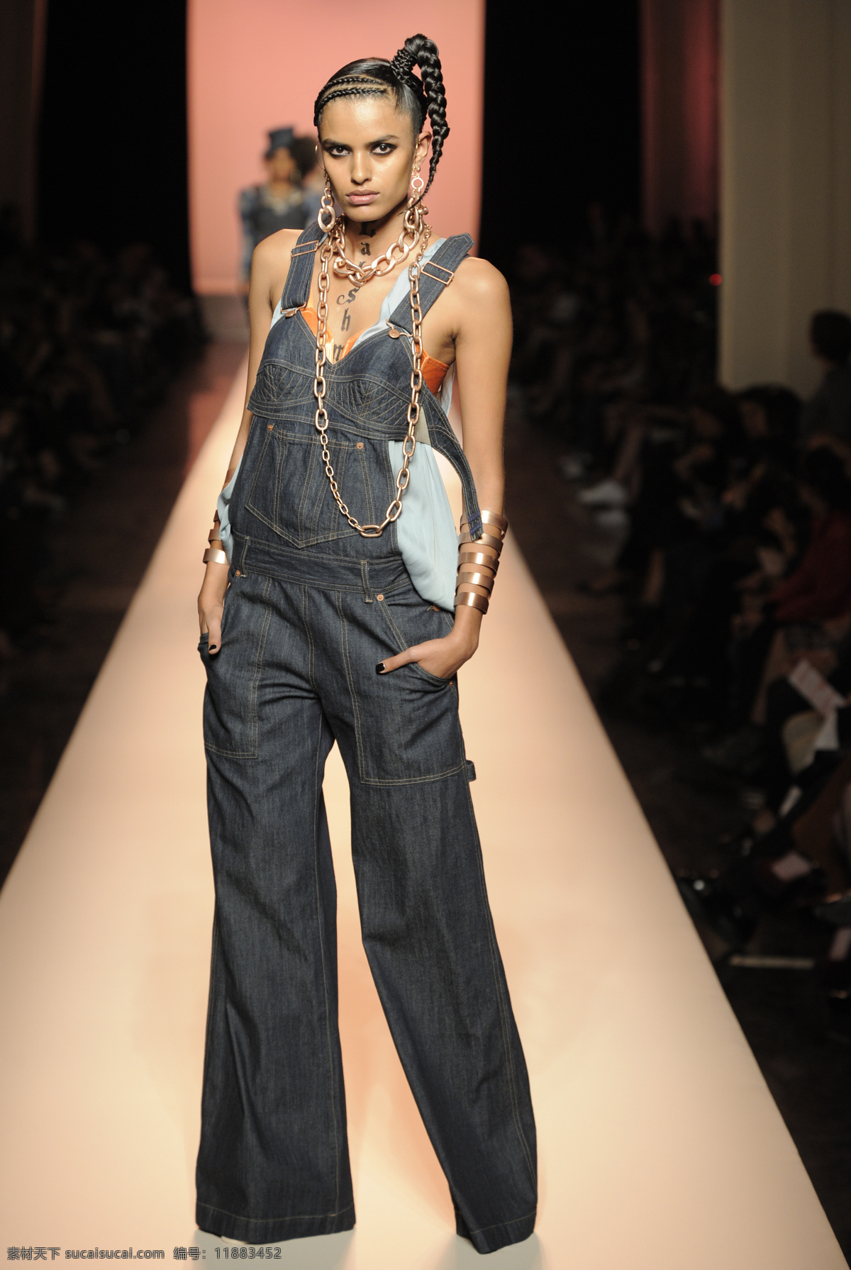 fashion show 春季 发布会 服装 裤子 牛仔 人物图库 牛仔发布会 衣服 时装 jean paul 夏季 职业人物 psd源文件