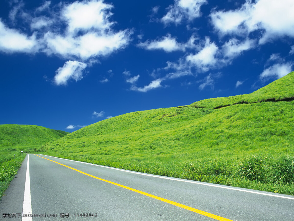 道路 大道 高速 蓝天 白云 高山 自然景观 自然风景 风景 摄影图库