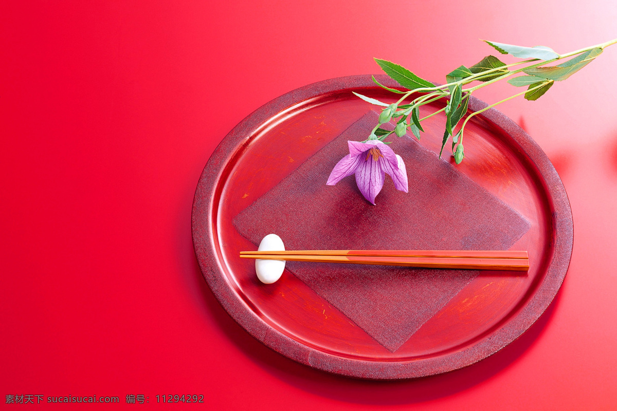 红色的茶盘 茶盘 红色 筷子 鲜花 红色背景 茶之文化 生活百科 生活素材 摄影图库 300