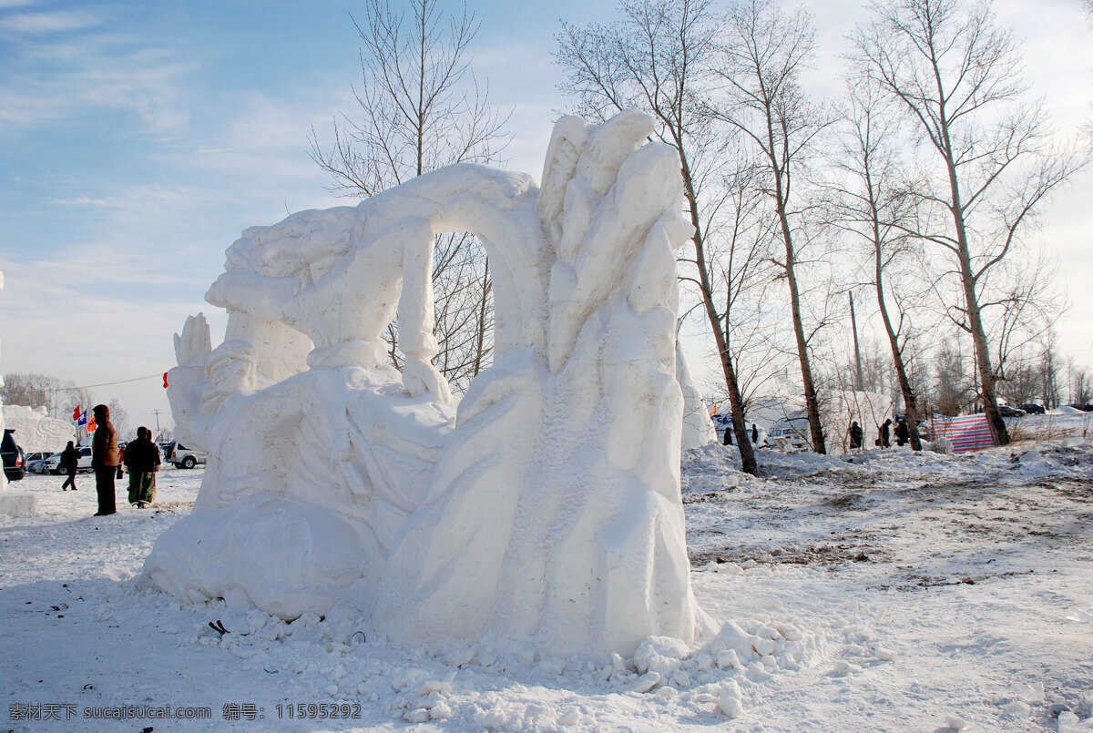 车辆 雕塑 冬天 寒冷 建筑园林 开幕式 旅游 蒙古包 那达慕大会 上 雪 雕 呼伦贝尔市 雪地 雪雕 游客 树木 雪路 psd源文件