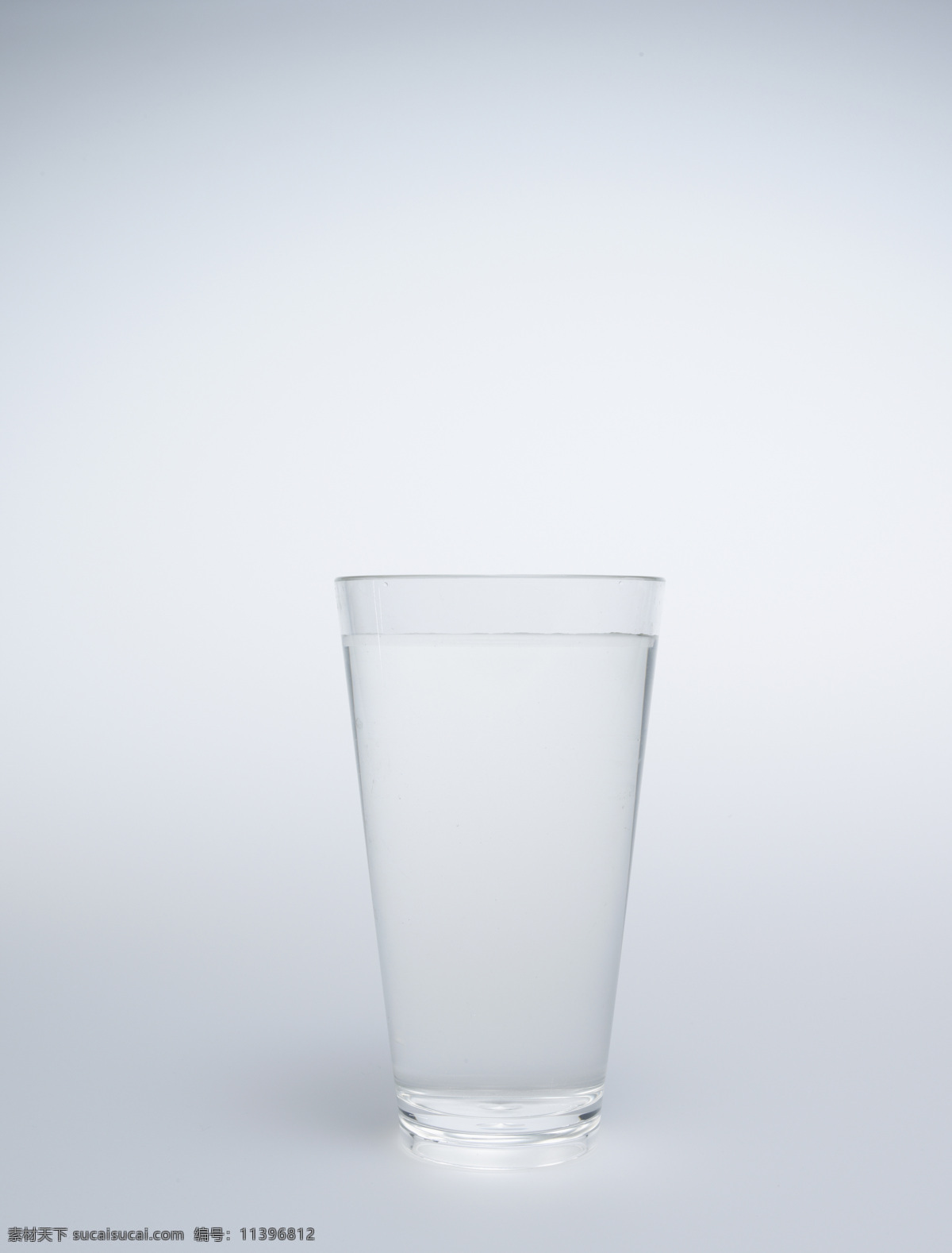玻璃杯 餐饮美食 纯净水 水杯 饮料酒水 饮品 矿物质水 白开水 健康水 psd源文件 餐饮素材