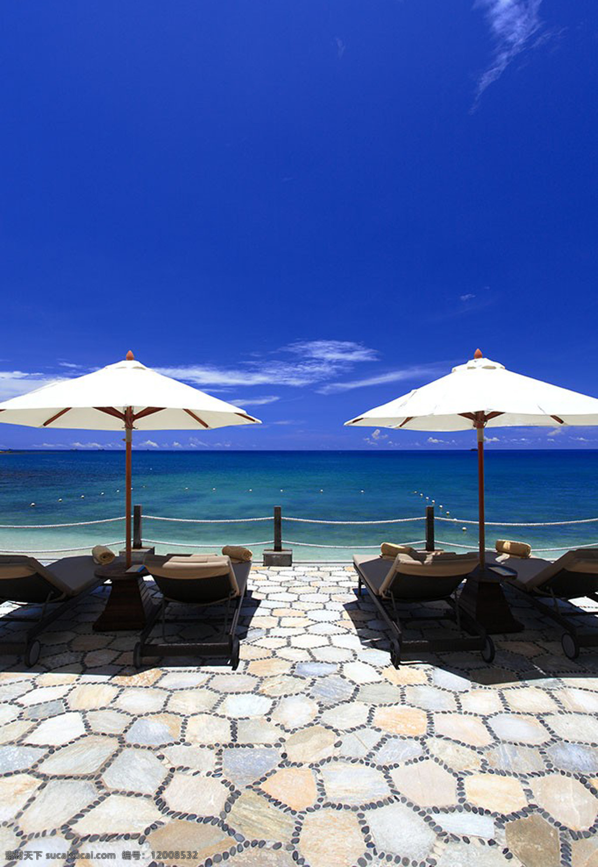海边 休闲椅 大海 海岸 蓝色 2把椅子 风景 生活 旅游餐饮