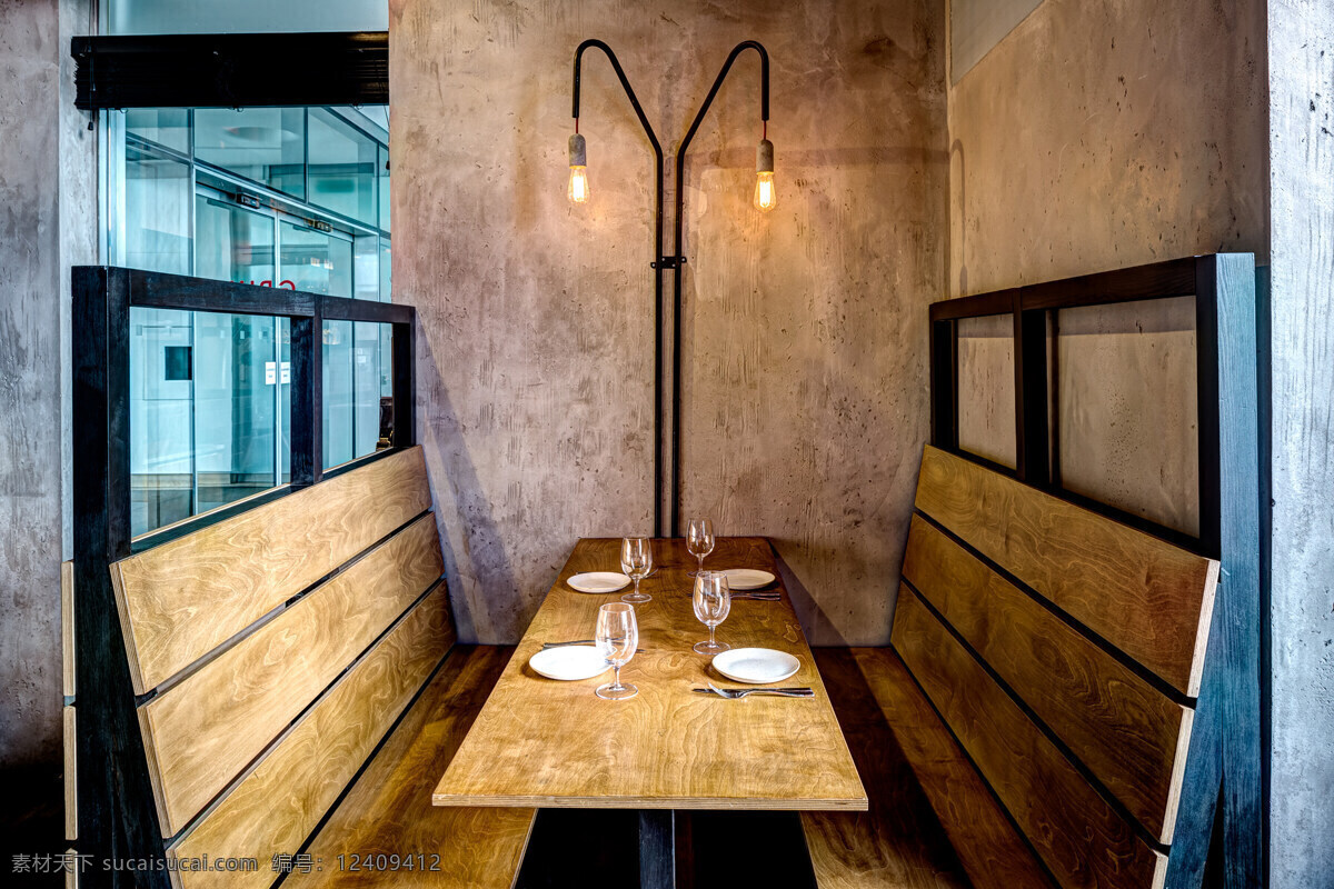 简约 咖啡厅 壁灯 装修 效果图 长方形餐桌 窗户 黄色灯光 桌椅