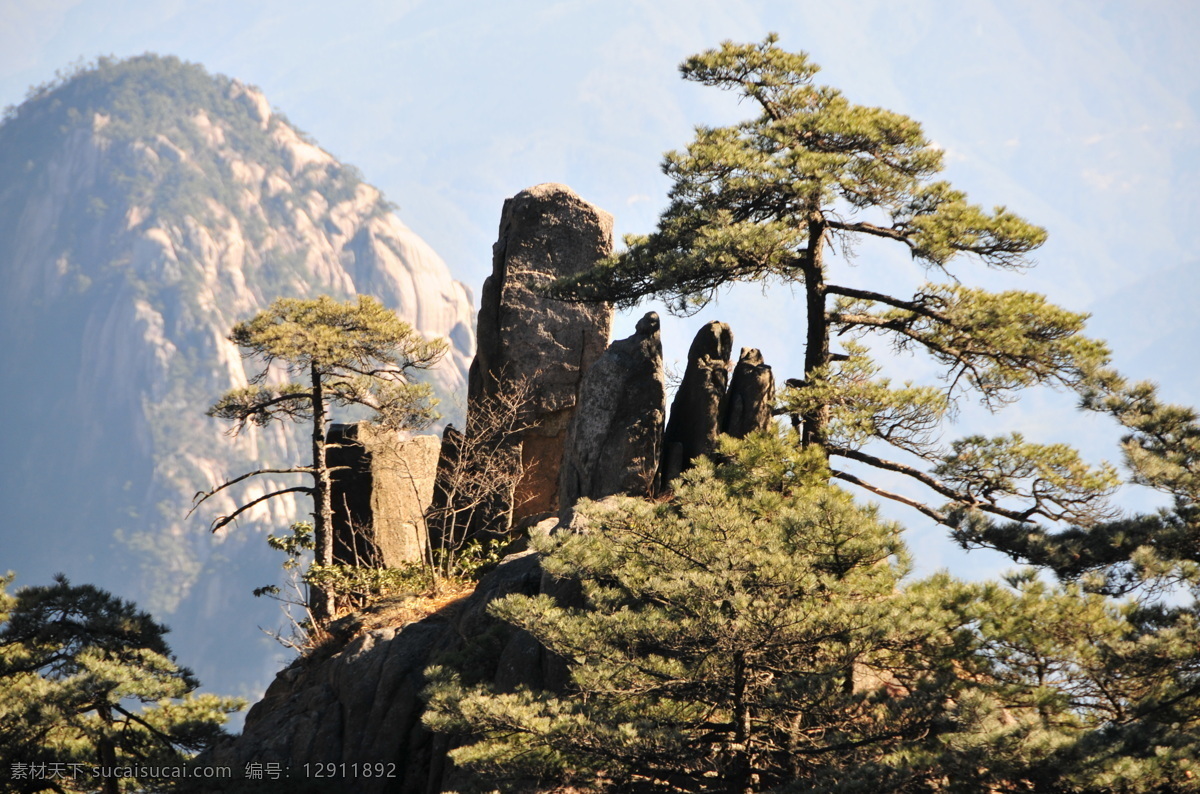 黄山 风景 松树 崇山峻岭 蓝天 远山 石头山 高山 旅游 大山 连绵不断 高低起伏 岩石 一线天 自然景观 风景照片 风景名胜