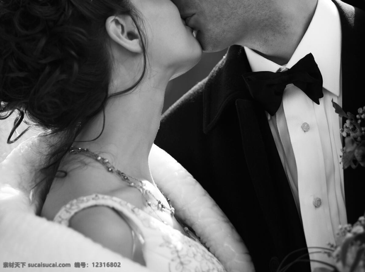 正在 接吻 新人 男人 女人 复古 婚纱照 情侣 情侣图片 人物图片