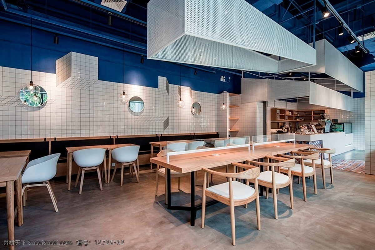简约 咖啡厅 木地板 装修 效果图 白色灯光 白色射灯 个性吊灯 蓝色墙壁 椅子 桌椅