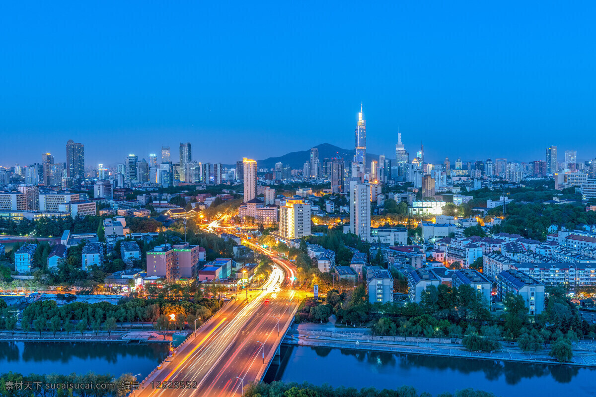 南京 城市 夜景 新街口 爬楼 南京风光 南京地标 南京城市风光 南京地标建筑 南京城市剪影 南京标志建筑 金鹰大厦 高楼大厦夜景 南京城市夜景 城市夜景 五光十色 灯光 璀璨 紫峰塔 建筑 建造 市容 摩天大楼 天空 黄昏 城市天际线 建筑园林 建筑摄影
