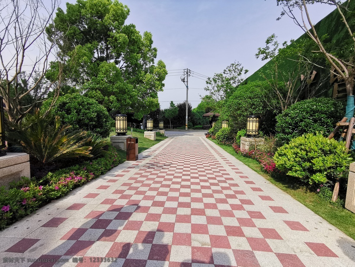 瓷砖铺的路面 游步道 地砖 瓷砖 路 路面 小区 大门 休闲 门口 自然景观 自然风景