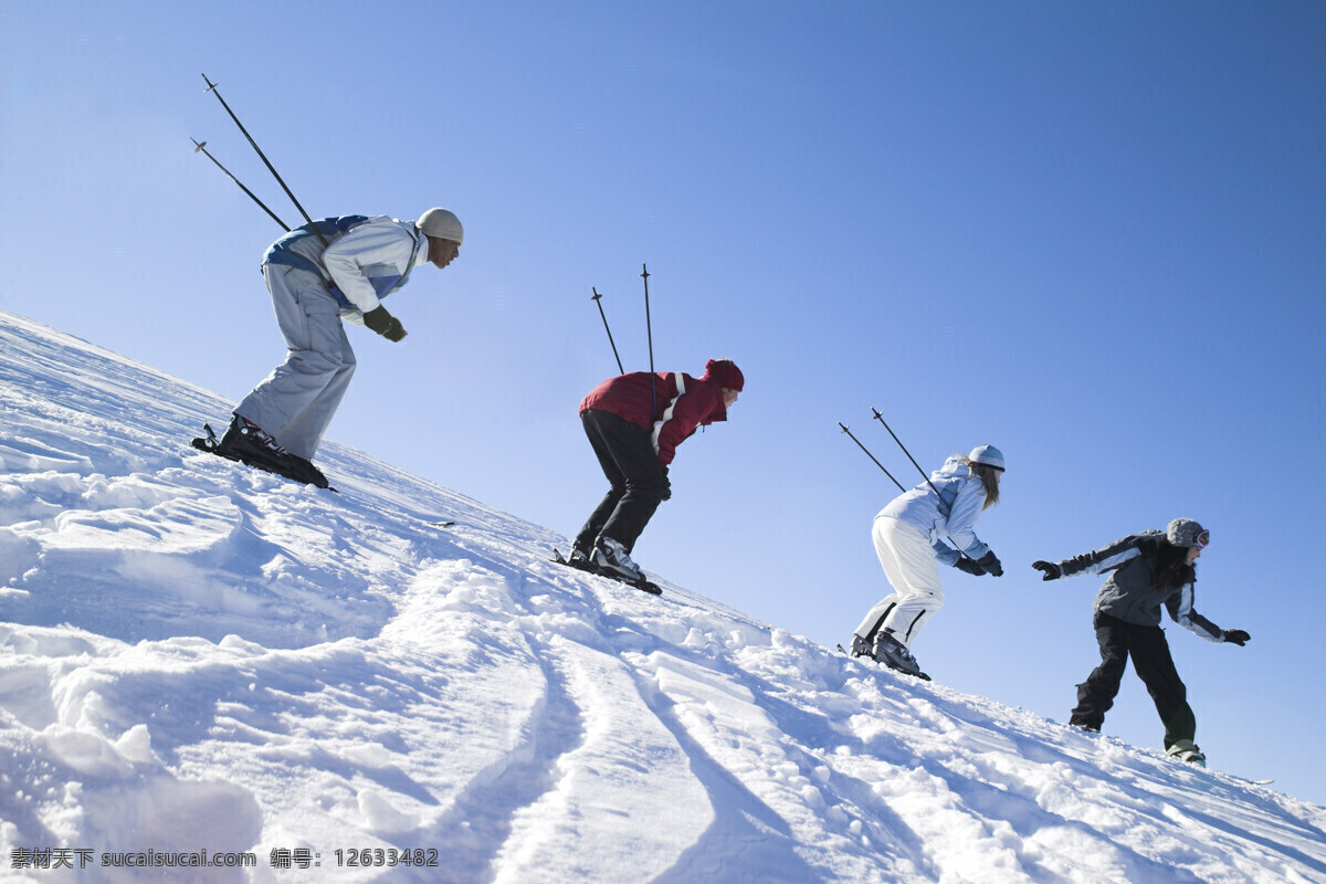雪地 里 滑雪 国外 人物 天空 体育 运动 美女 女人 国外人物 生活人物 人物摄影 滑雪图片 生活百科