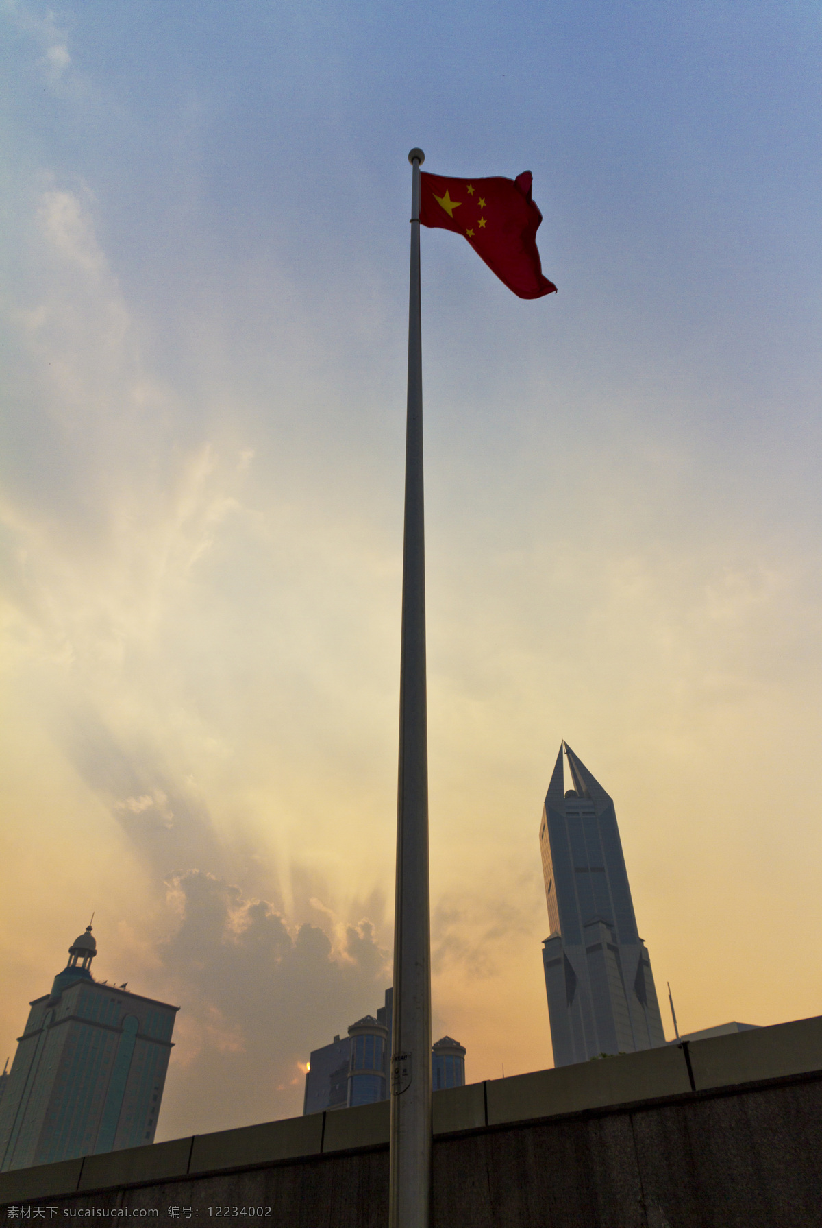 五星红旗 国内旅游 国旗 旅游摄影 旗杆 旗帜 日出 日落 上海 人民广场 中国国旗 晚霞
