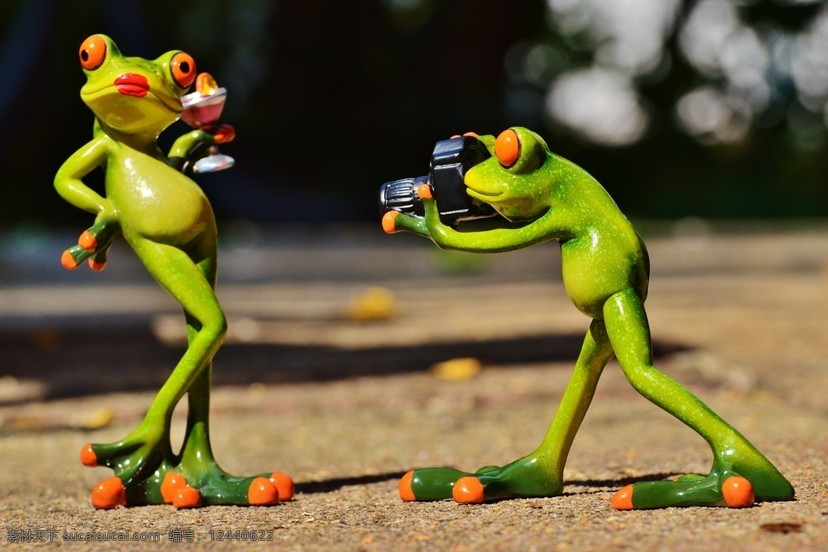 卡通青蛙雕塑 青蛙玩具 青蛙雕塑 卡通动物模特 青蛙拟人化 可爱青蛙 青蛙拍照 青蛙夫妇 青蛙情侣 青蛙摄影 生活百科 娱乐休闲