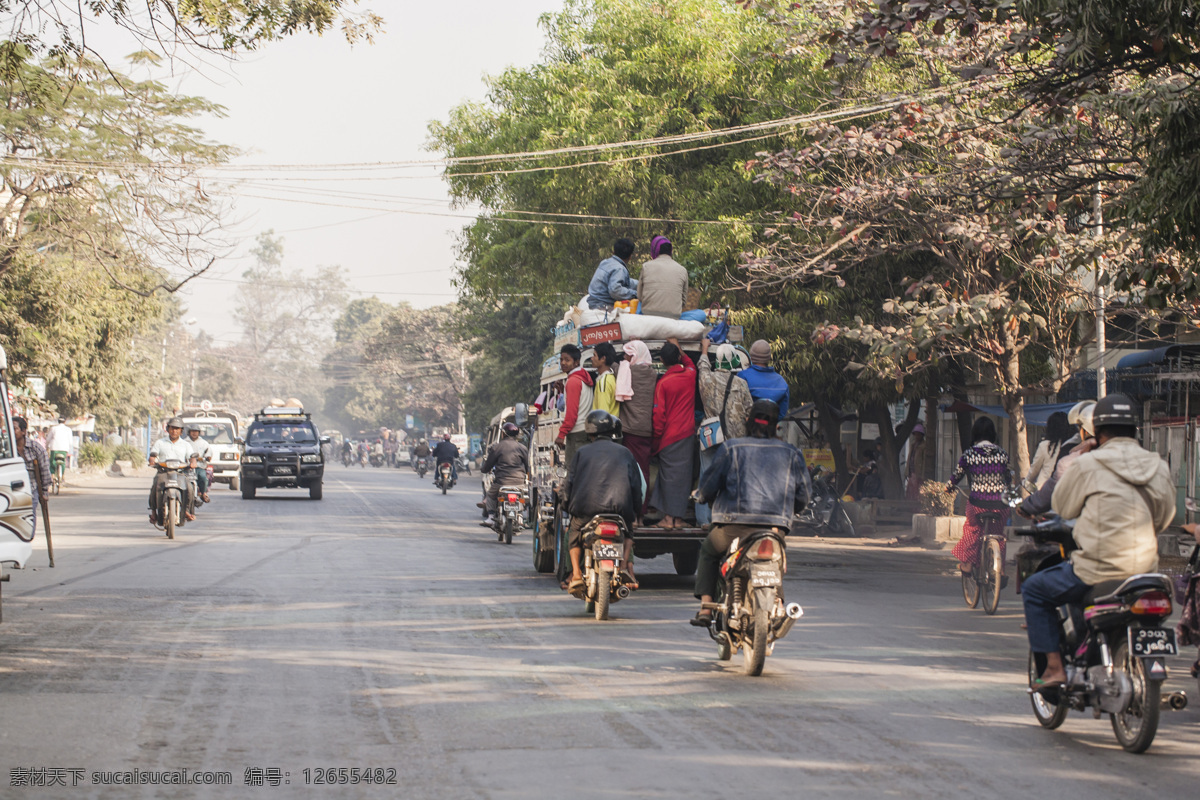 曼德勒街景 缅甸 瓦城 曼德勒 街道 公交车 摩托车 乘客 曼德勒印象 国外旅游 旅游摄影