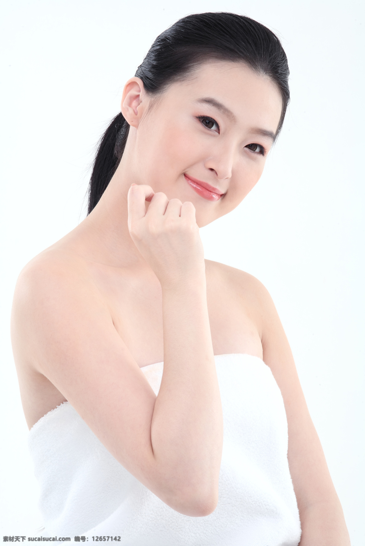 手 放在 下巴 上 美容 美女图片 轻松 养颜 美体 开心 美容人物 化妆品 人物 spa 人物摄影 女性 美女 高清摄影 靓女 模特 女性女人 人物图库 高清图片 美容健身 生活百科