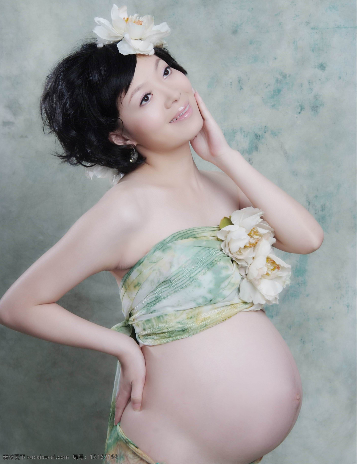 可爱孕味 怀孕 孕妇 大肚子 可爱 美丽 母亲 母爱 母性 孕味十足 美女 性感 花朵 女性女人 人物图库