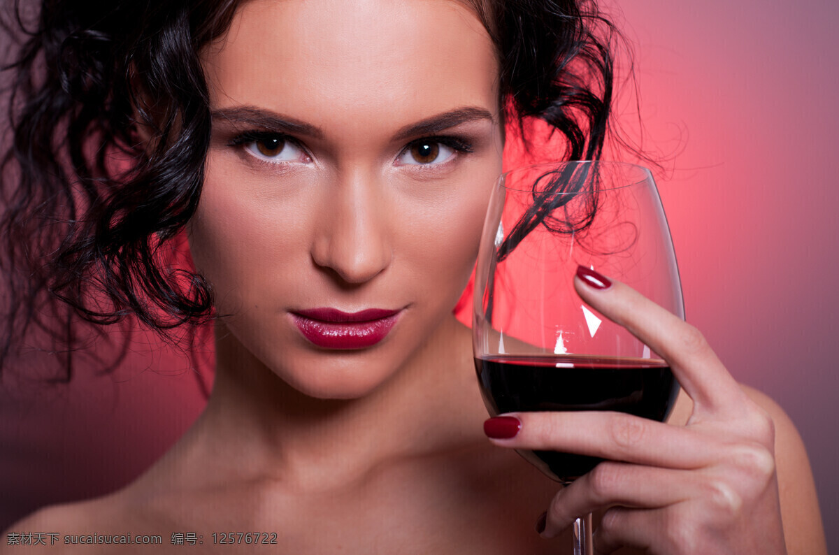 红酒 女人 饮料 玻璃杯 高角杯 外国女人 美女图片 人物图片