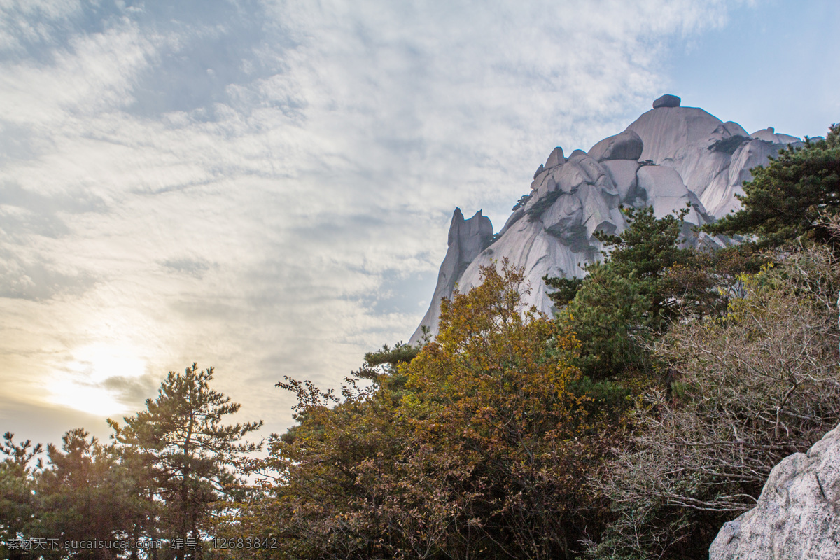 天柱山 世界 地质 公园 安徽 世界地质公园 蓝天白云 山峦 树 旅游摄影 国内旅游 灰色