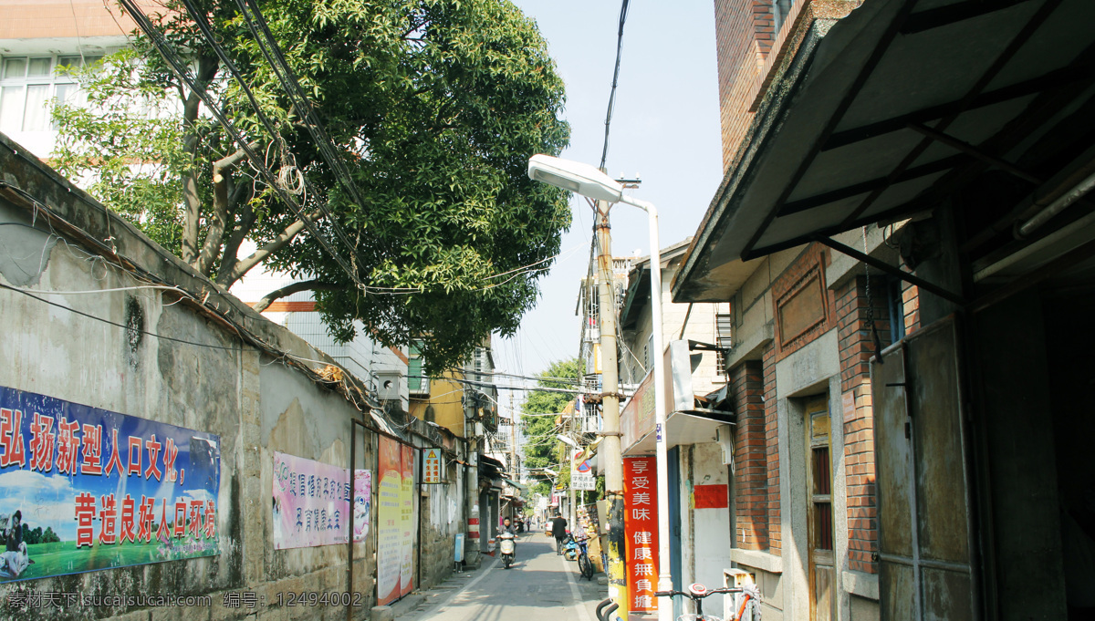 泉州街道 泉州县后路 泉州 城市街道 公交站 沿街店铺 市区道路 背景 绿色道路 绿色城市 旅游摄影 国内旅游 黑色