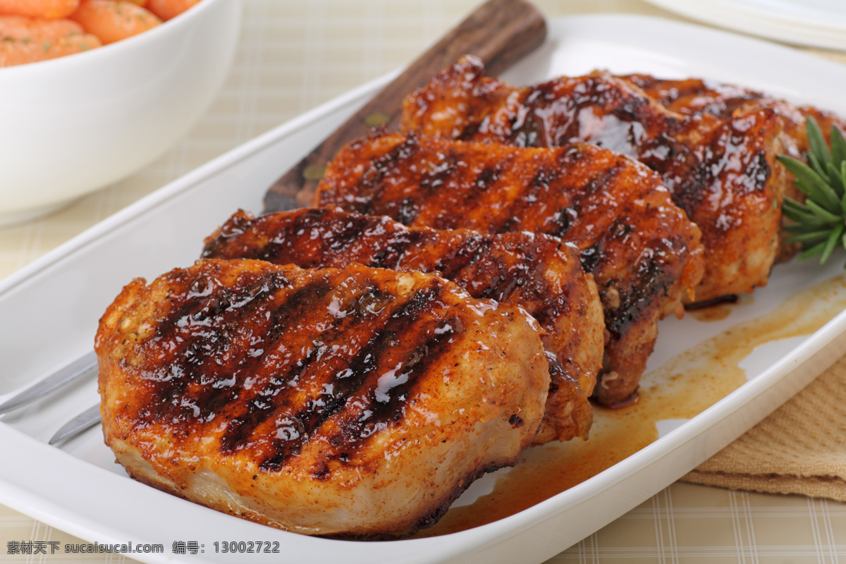 盘子 里 煎 牛排 肉类 煎牛排 花椒 调料 诱人美食 食物原料 食材原料 食物摄影 美食图片 餐饮美食