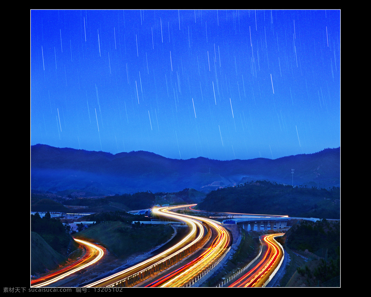 高速公路 自然景观 风景名胜 摄影图库 风景 自然风景 草地 户外风景 蓝天白云 车 高速 公路 交通工具 现代科技