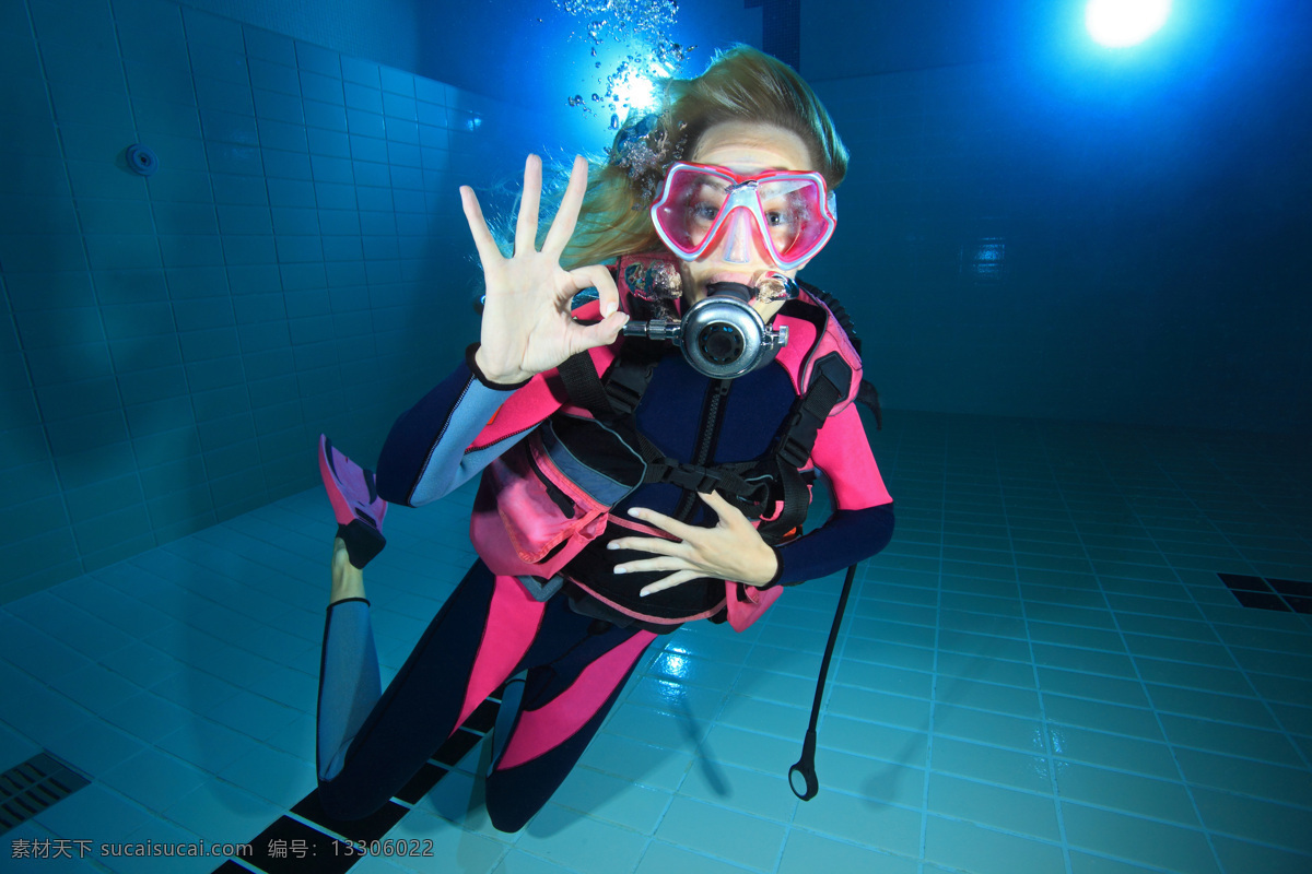 水中 做 ok 手势 潜水员 外国美女 水中运动 ok手势 体育运动 生活百科