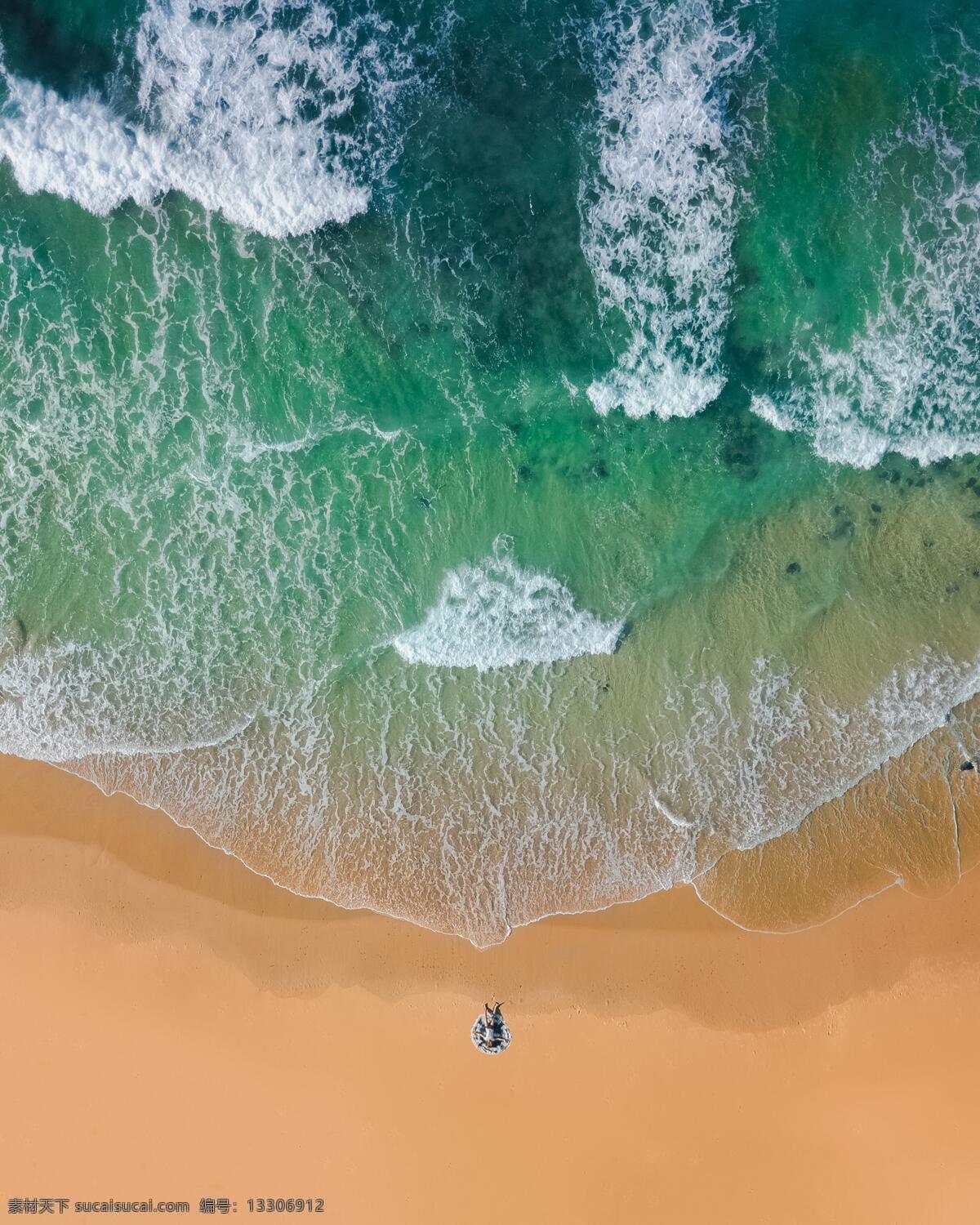 绿色海水 绿色 绿 浪 海浪 航拍 沙 沙滩 浪花 海 海岸 海滩 大海 背景 海报 自然景观 自然风景