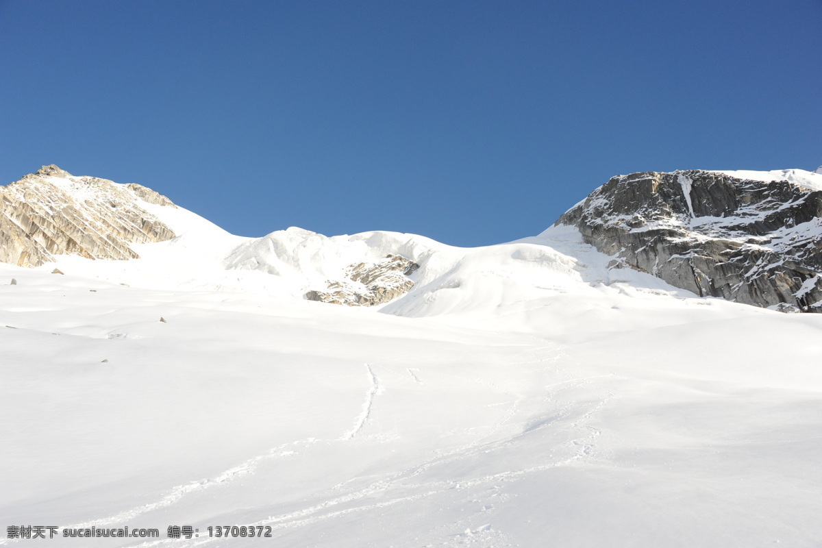 白雪免费下载 冰爽 冬天 蓝色 群山 石头 雪 雪景 雪山 冰 风景 生活 旅游餐饮