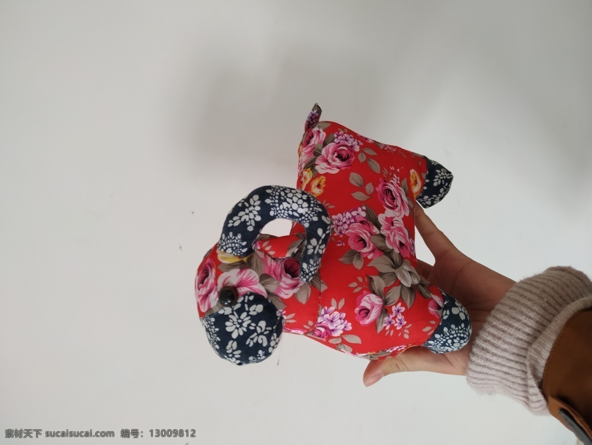 布偶 羊 花布纹 照片