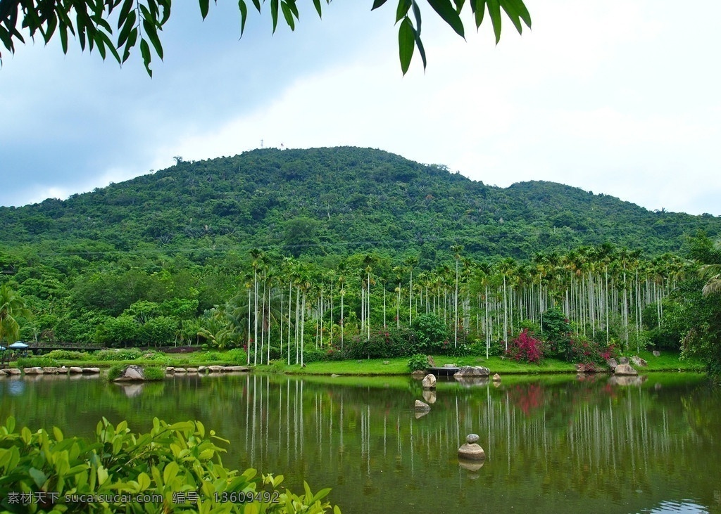 诺达 热带雨林 呀诺达 海南 热带植物 绿山 山峦 碧水 蓝天 白云 绿树 风景照片 自然风景 旅游摄影