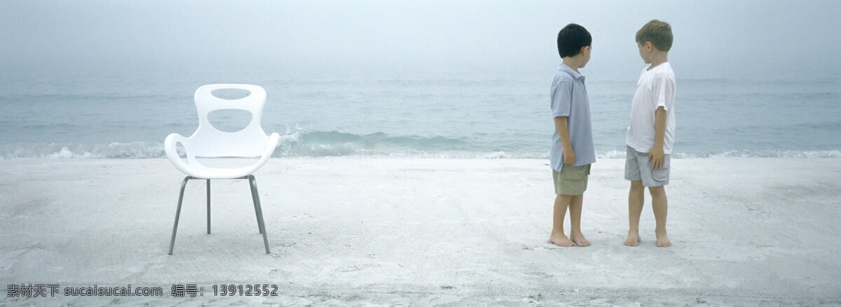 海边 玩耍 儿童 小男孩 孩子 椅子 创意 幻想 沙滩 海滩 海平面 大海 美丽风景 美景 高清图片 海洋海边 自然景观 白色
