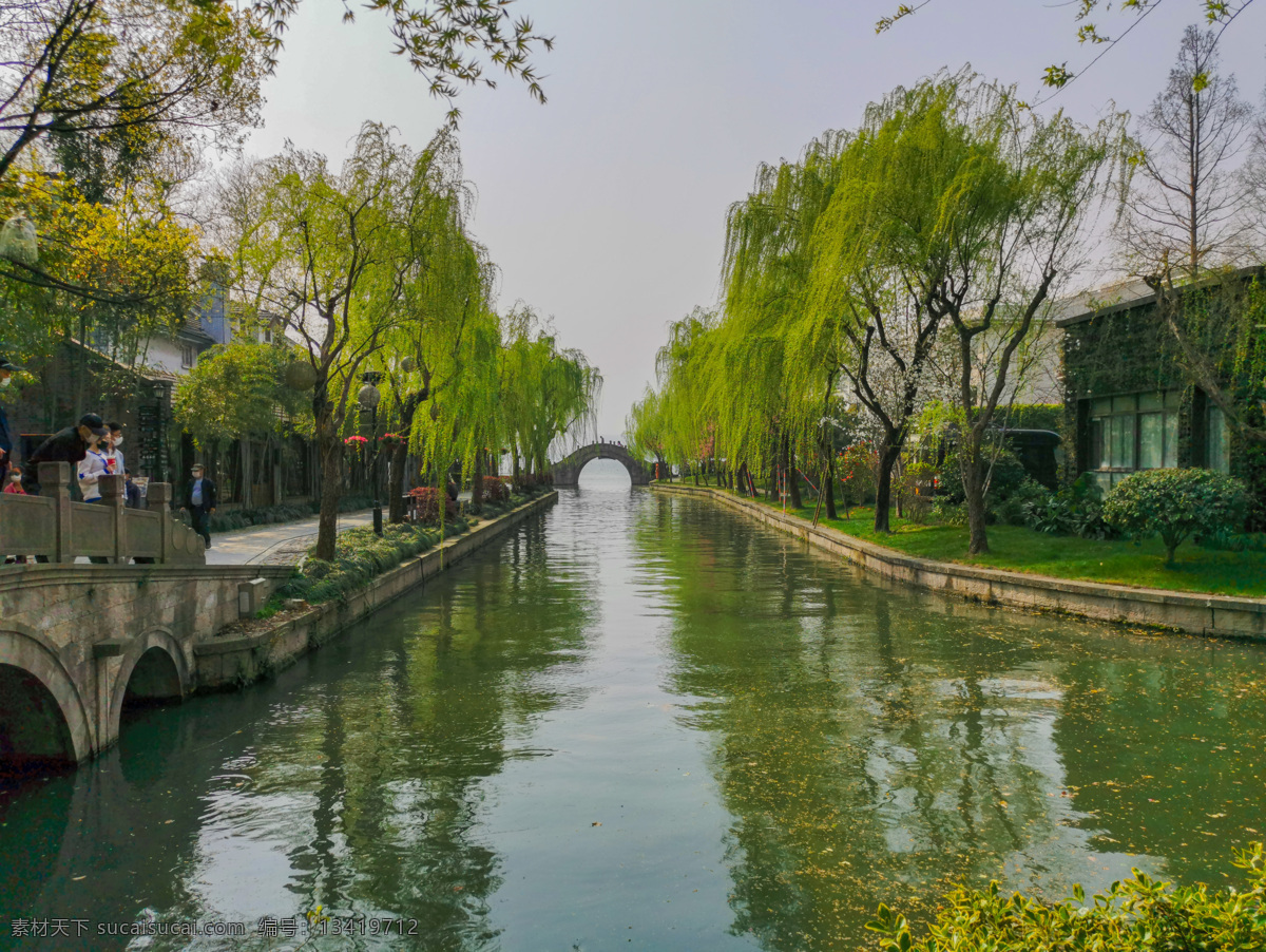 西湖天地 杭州 西湖 西湖景区 世界遗产 杭州景点 涌金门 西子湖 春天 春季 初春 春游 踏春 游船 轮船 杨柳 柳树 春风 湖水 湖面 游人 游客 自然景观 自然风景