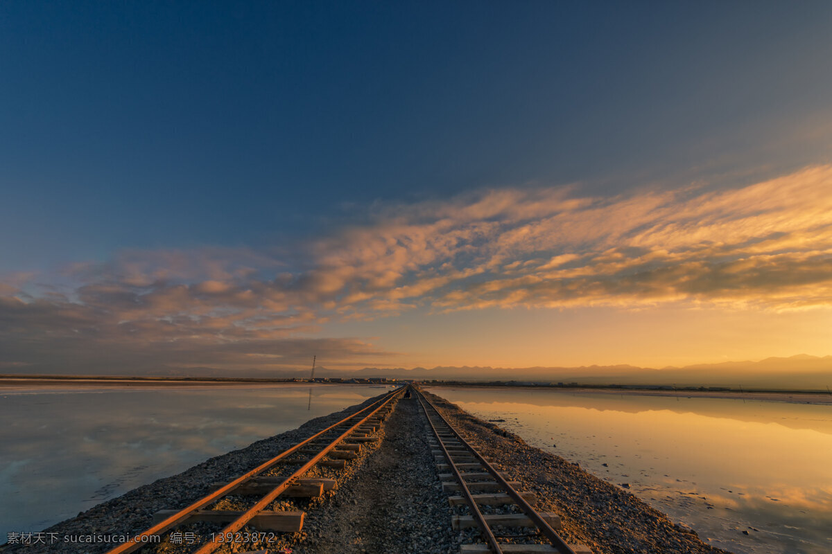 夕阳下的铁路 秦皇岛 北戴河 旅游 自然 风景 风光 唯美 清新 意境 路 城市 人文 夕阳 黄昏 日落 落日 傍晚 铁路 国内旅游 旅游摄影 分层