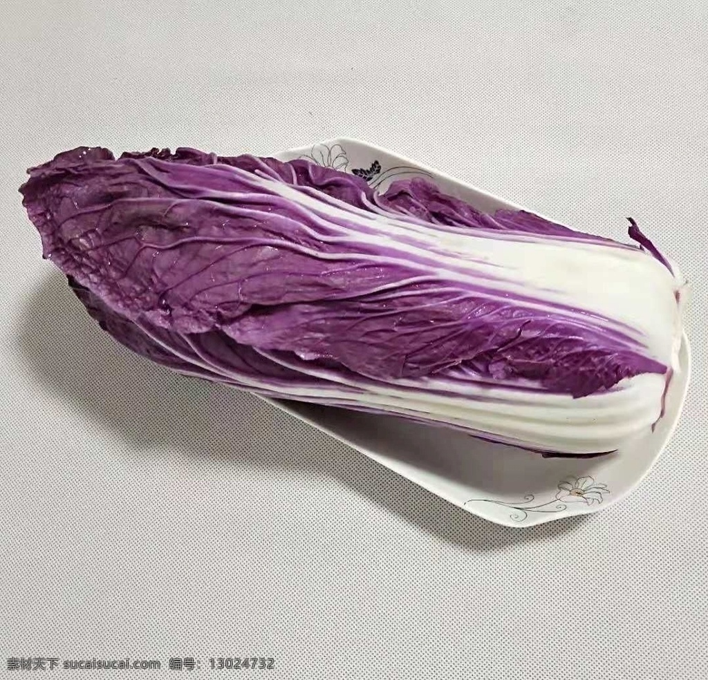 紫色大白菜 紫白菜 紫色白菜 桌上紫白菜 盘里紫白菜 餐饮美食