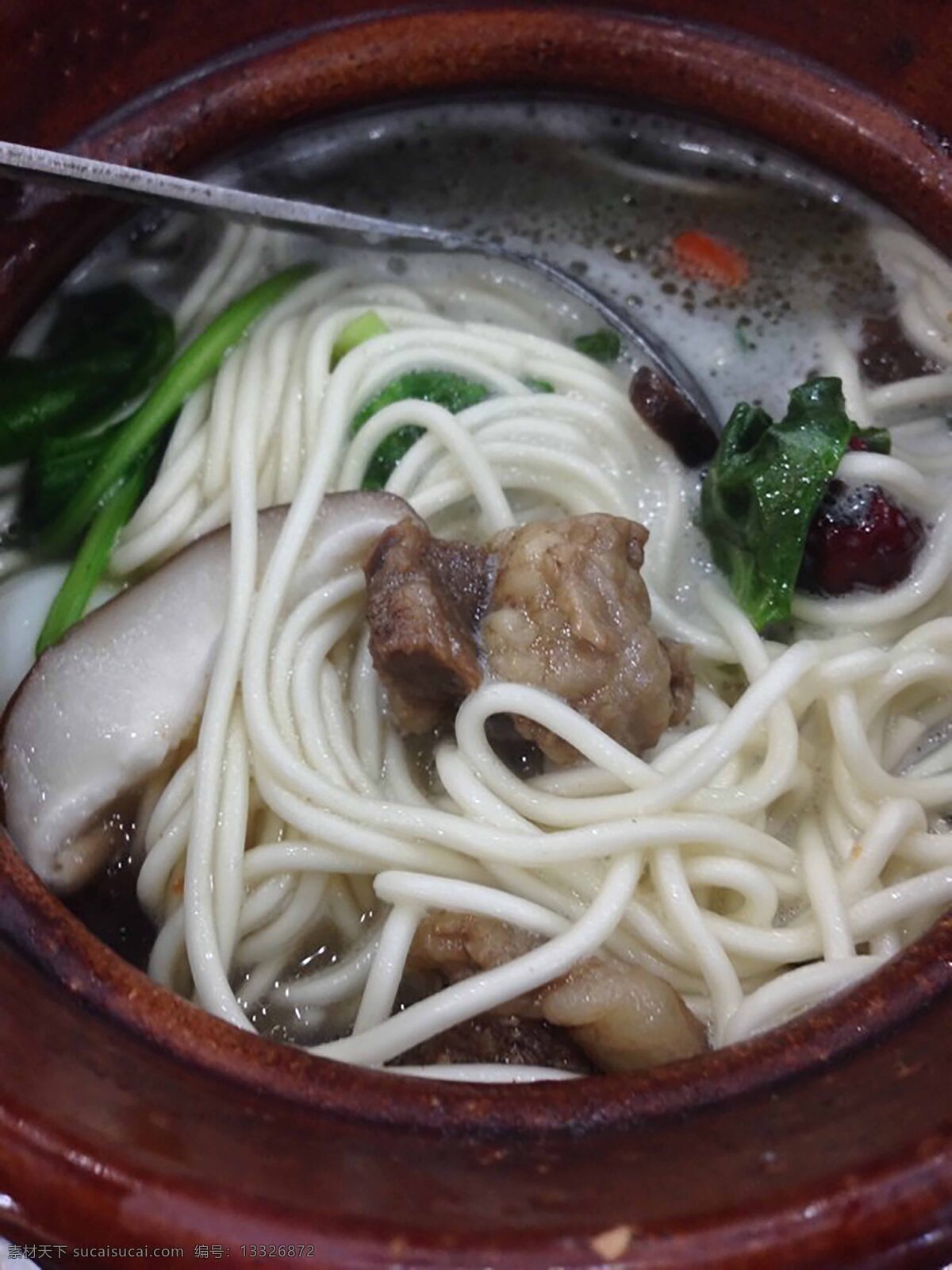 瓦罐 香菇 青菜 瓦罐面 餐饮美食 传统美食
