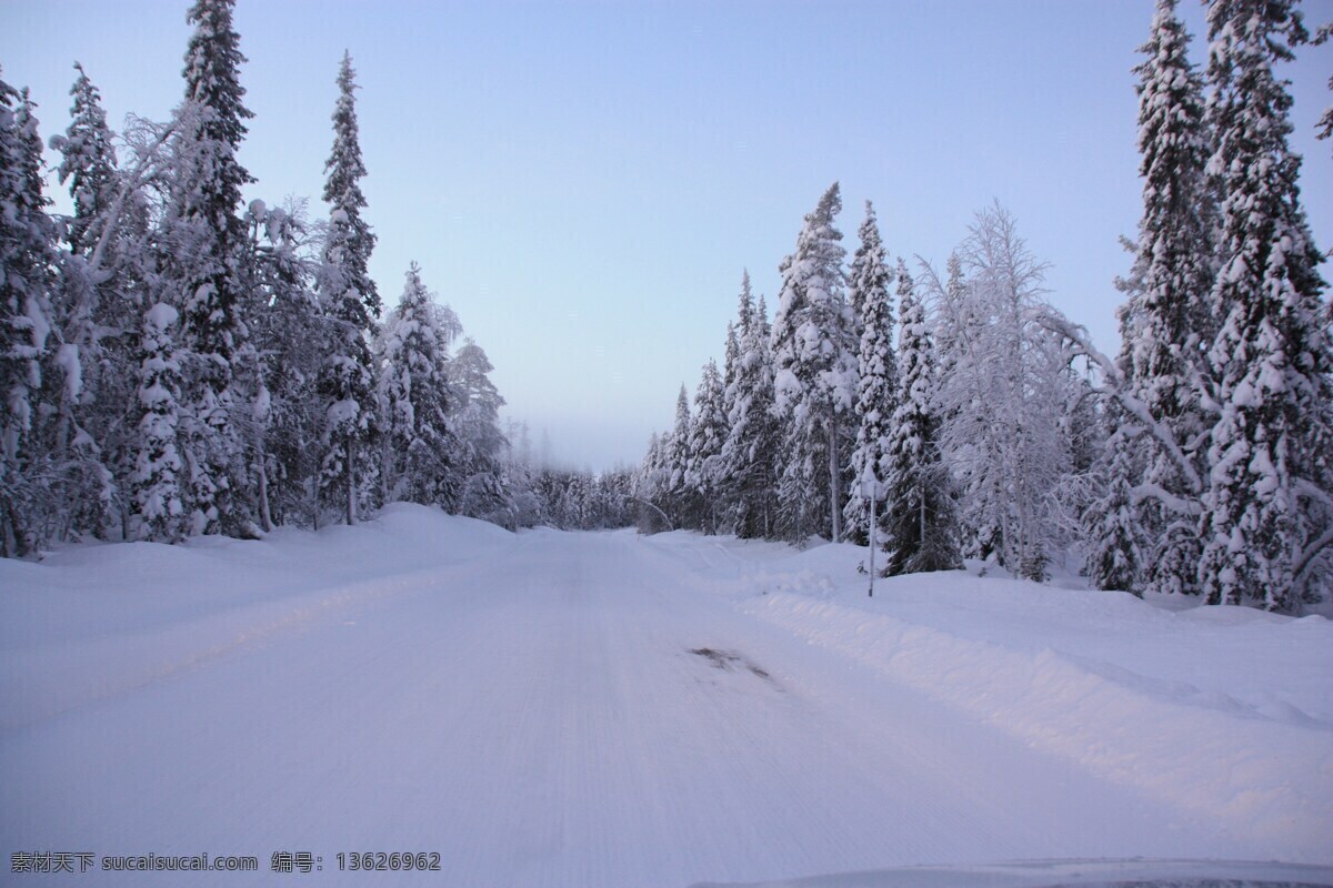 寒冬道路积雪 寒冬 冷冬 冬季 道路 公路 积雪 白雪 雪地 雪景 雪山 树木 树林 林木 雪地风景 自然景观 自然风景