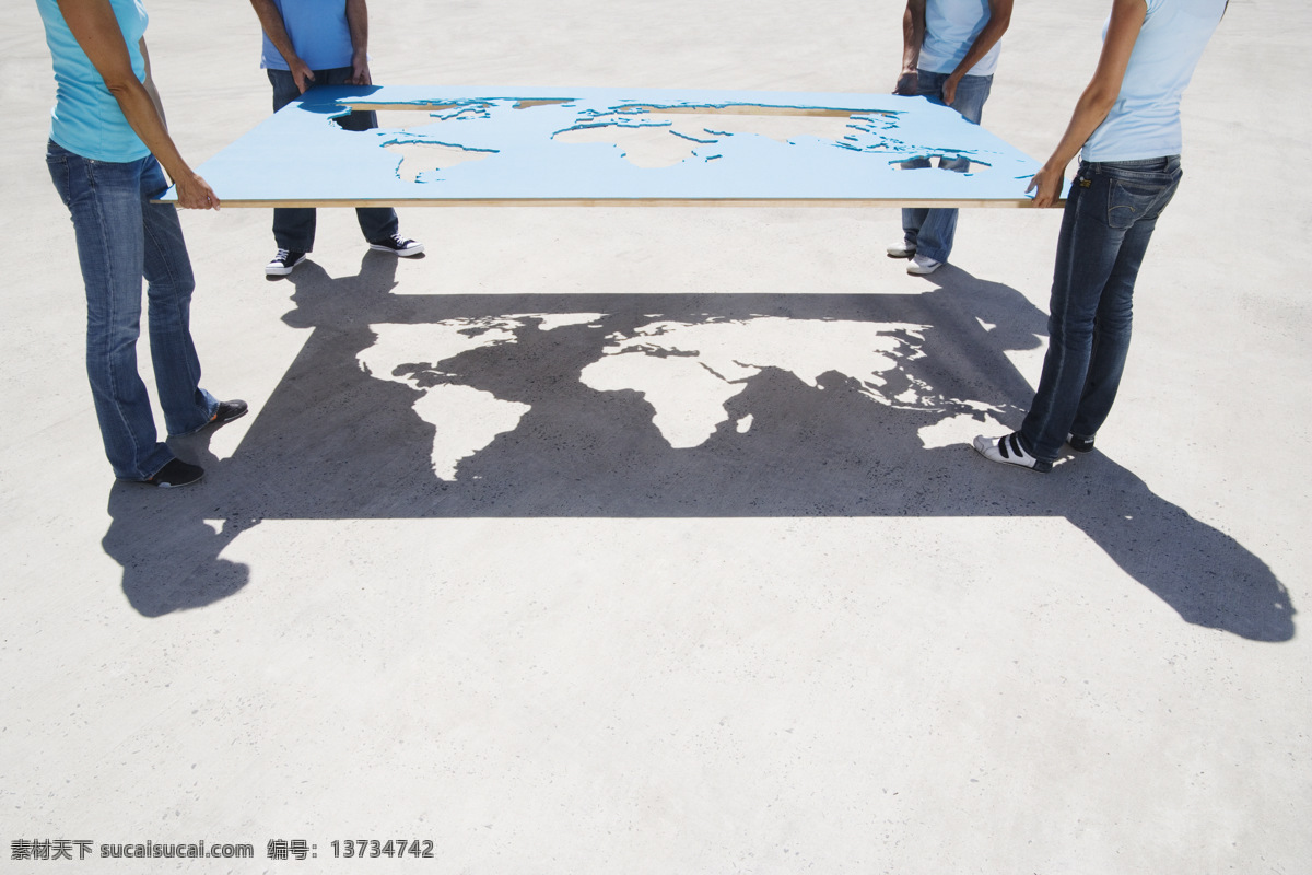 四 个人 手 镂空 地图 摄影图片 地球 世界地图 高清图片 创意设计 展开 图 镂空世界地图 创意摄影 广告设计素材 世界地图拼图 拼图 外国男人 人物摄影 镂空地图影子 影子 现代商务 商务金融