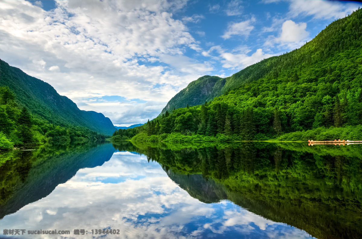 山峰 树林 湖泊 倒影 蓝天 天空 树林风景 湖泊风景 湖面倒影 湖水 美丽风景 美景 美丽景色 风景摄影 自然风景 自然景观 黑色