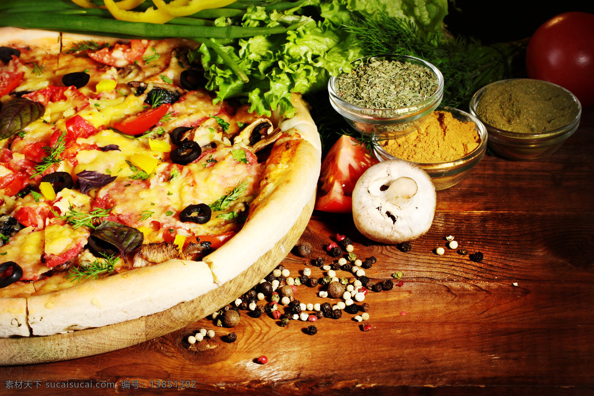 披萨 调料 木板 蔬菜 意大利披萨 国外美食 美味 食物 外国美食 餐饮美食