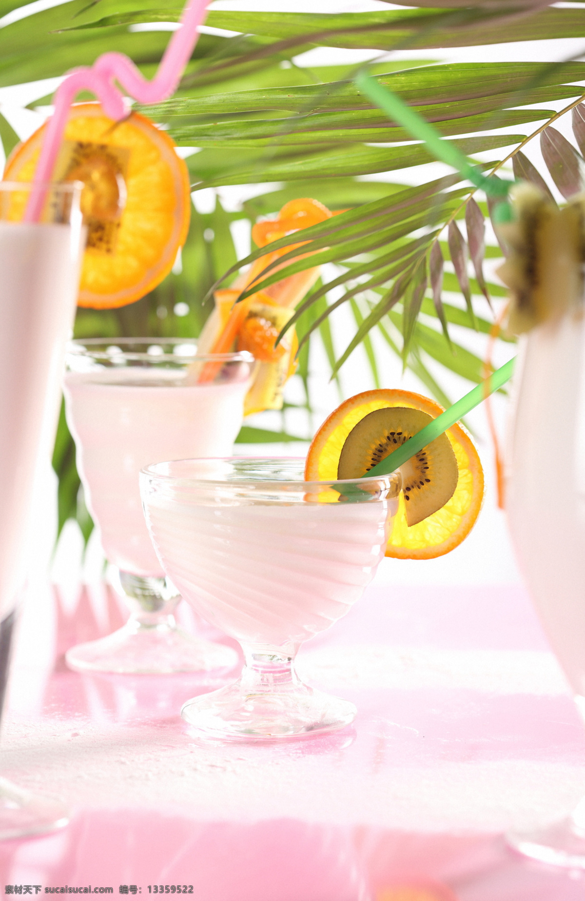 柠檬 片 牛奶 饮料 水果果汁 水果 杯子 玻璃杯子 果蔬 休闲饮品 健康食品 酒水饮料 饮料图片 餐饮美食