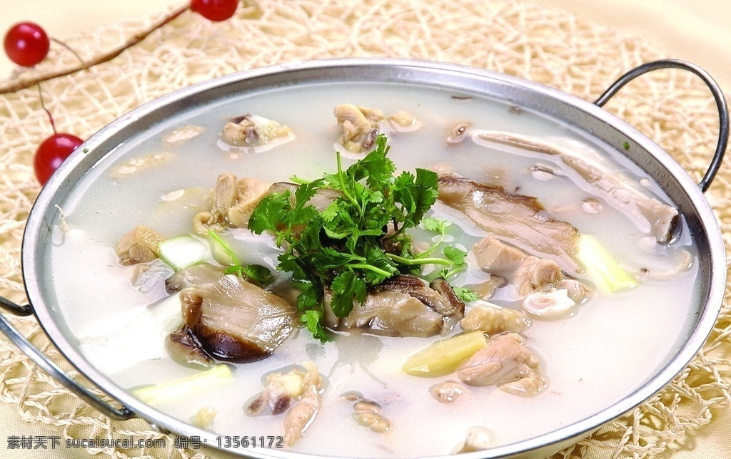 锅 仔 小鸡 炖 蘑菇 锅仔 三鲜 清淡 餐饮美食 传统美食