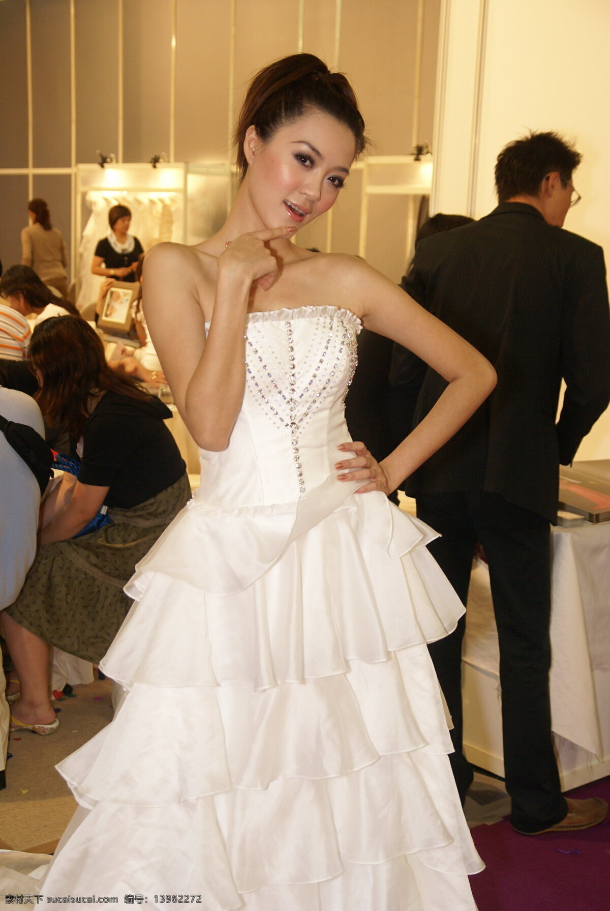 白色 天使 时装模特 清纯 性感 迷人 白色婚纱 后台 化装 高清晰 人物图库 职业人物 摄影图库