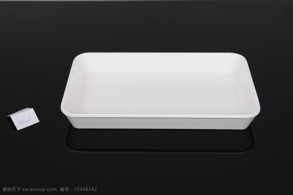 盘子 餐具 陶瓷 吃饭 造型 纯白 摄影图 生活百科 家居生活