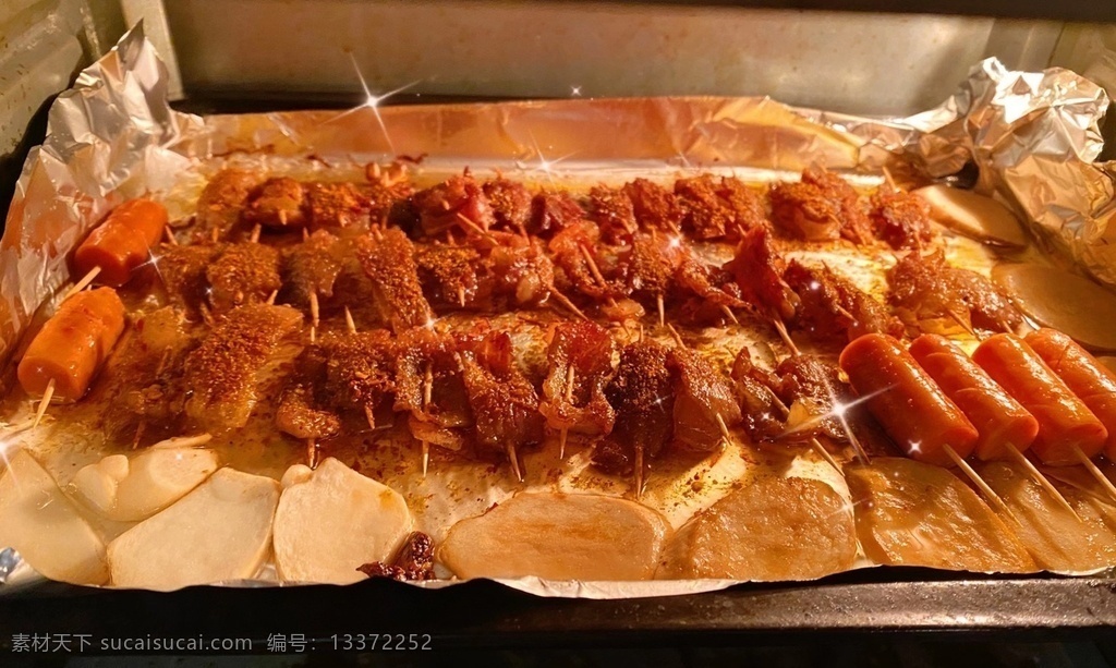 烤肉图片 烤肉 烤香肠 烤火腿 烤肠 烤火腿肠 烤猪肉 牙签肉 拍摄美食 餐饮美食 传统美食