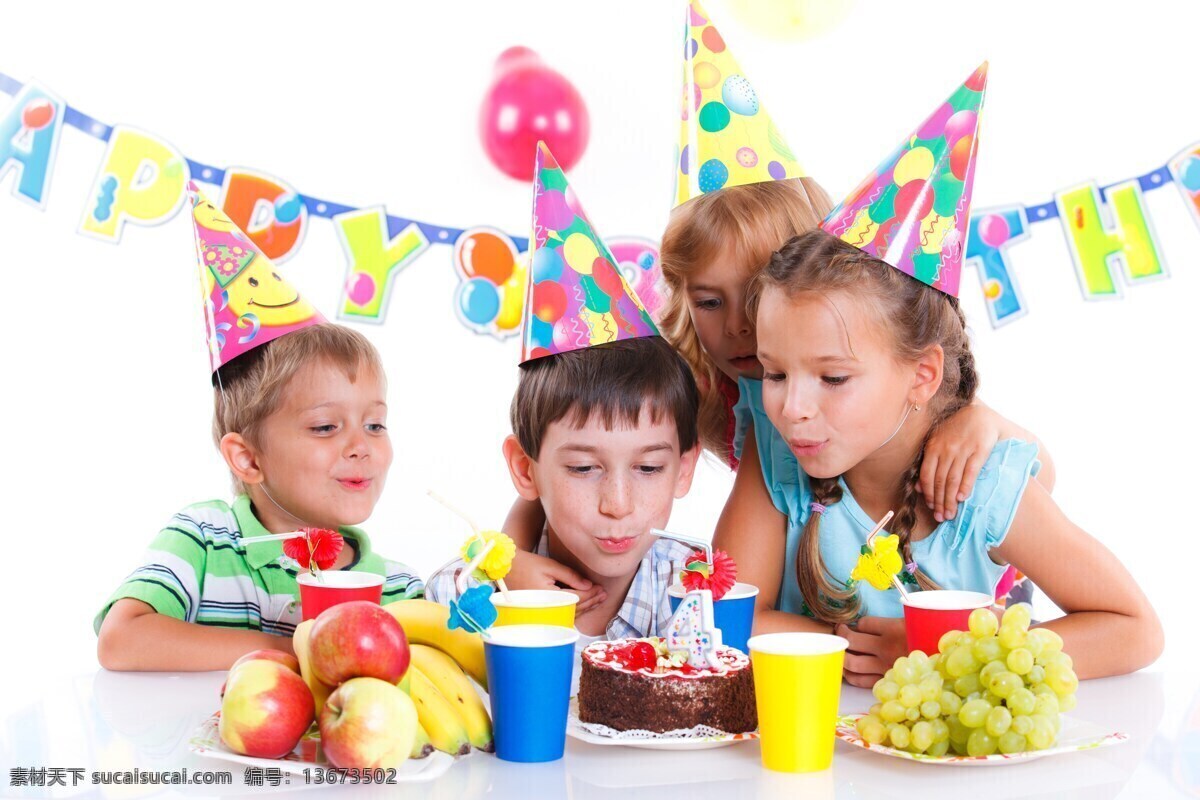 庆祝 生日 外国 男孩 女孩 庆祝生日 外国男孩女孩 儿童 人物 生日帽 提子 香蕉 饮料杯 苹果 生日图片 生活百科